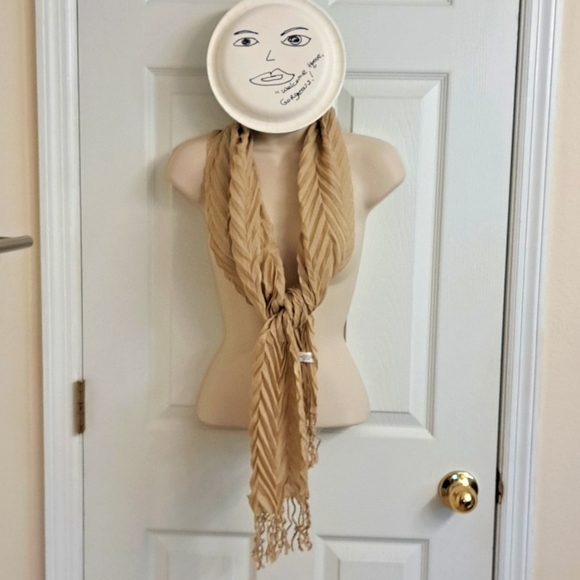 🌴 NWOT Scarf With Fringe - Picture 5 of 8